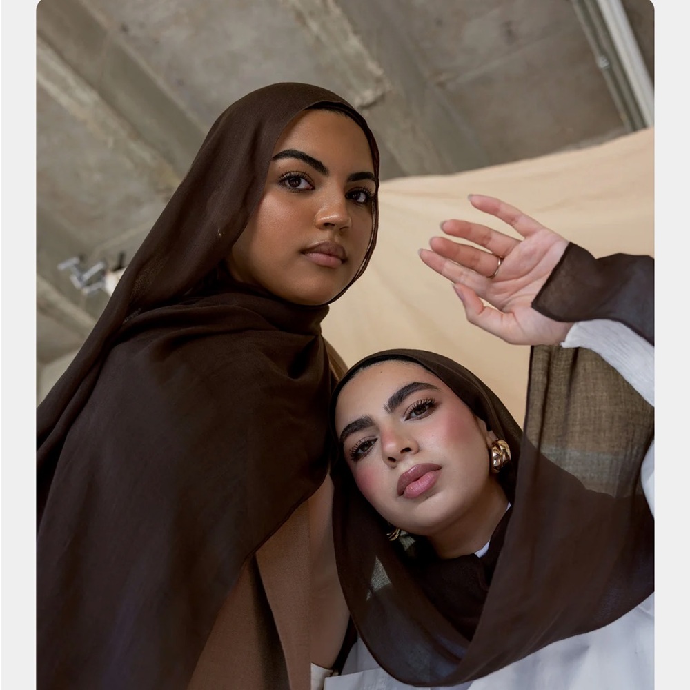 Vela scarves chocolate hijab
